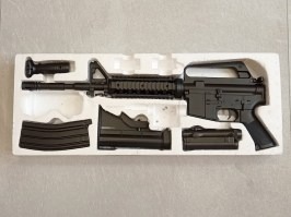Airsoft M16 A4 + linterna + empuñadura - ABS - NO FUNCIONAL [Well]