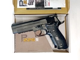 Pistola airsoft P226-S5 CO2, full metal, blowback - negra - DEVUELTA [KWC]