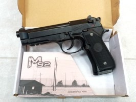 Pistola airsoft M92 gas blowback CO2 - negra, full auto, 1,6J - RASGADA [KWC]